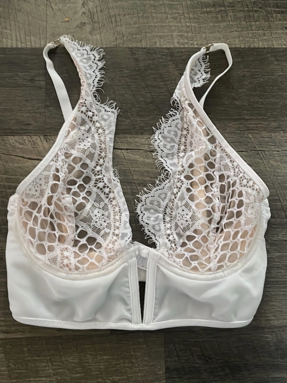 ASOS DESIGN Elvita cut out plunge lace longline underwire bra 30D - Picture 2 of 5
